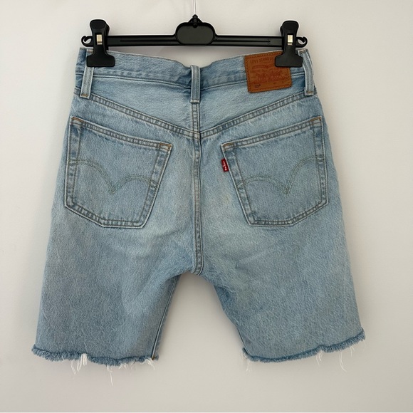 Levis 501 Mid Thigh Shorts Size 26 - Picture 3 of 5
